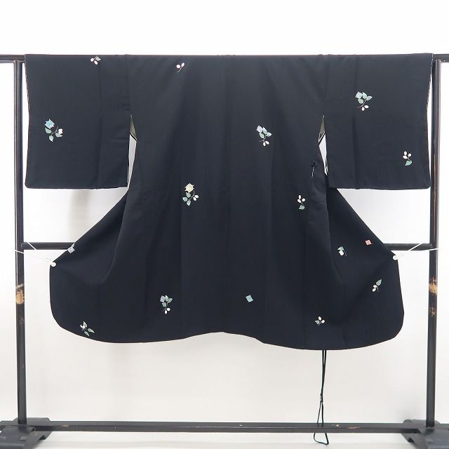 【新品・道中着】本加賀友禅 魚津誠 落款 着物 正絹 仕付け糸付 ロング丈 tomihisa”凛とした黒に息づく本加賀友禅の美”9634