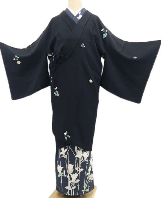 【新品・道中着】本加賀友禅 魚津誠 落款 着物 正絹 仕付け糸付 ロング丈 tomihisa”凛とした黒に息づく本加賀友禅の美”9634