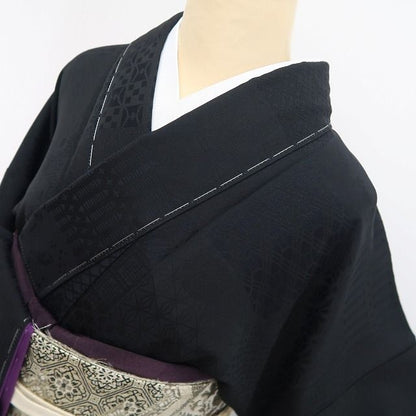 【新品・付下げ】假屋崎省吾 落款 花唐草 着物 正絹 仕付け糸付 tomihisa”黒に映えるエレガントな曲線美”9643