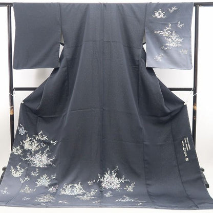 【新品・訪問着】金彩友禅 和田光正 落款 銀通し 着物 正絹 仕付け糸付 トールサイズ tomihisa”時を紡ぎ未来を照らす光彩の軌跡”9648