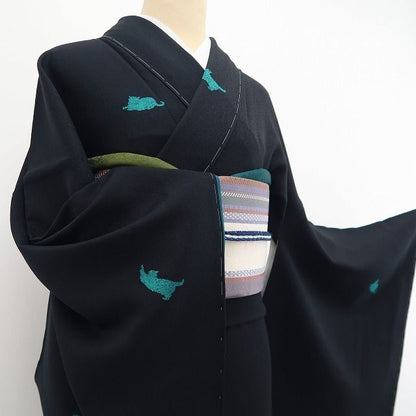 【新品・小紋】猫 着物 正絹 仕付け糸付 トールサイズ tomihisa“愛らしくも大人びて…愛嬌猫で視線を釘付け！”9649