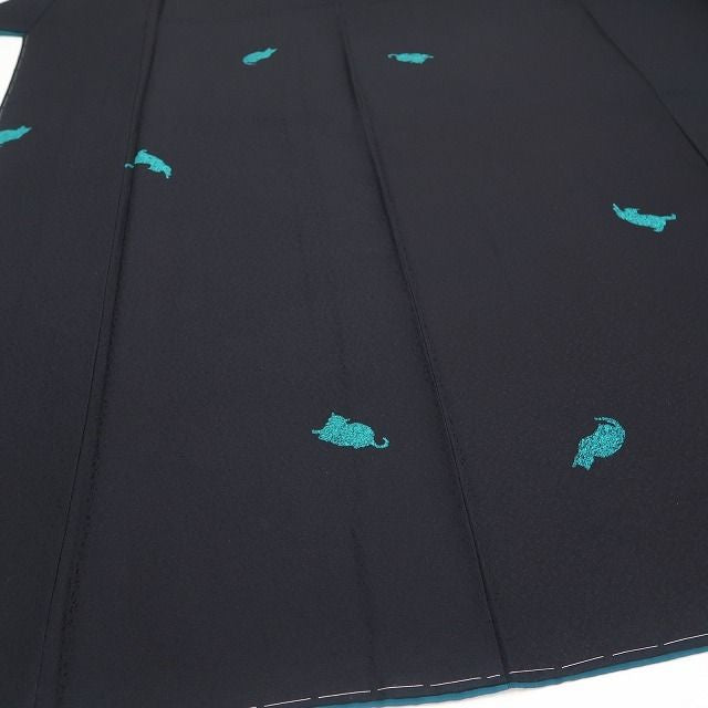 【新品・小紋】猫 着物 正絹 仕付け糸付 トールサイズ tomihisa“愛らしくも大人びて…愛嬌猫で視線を釘付け！”9649
