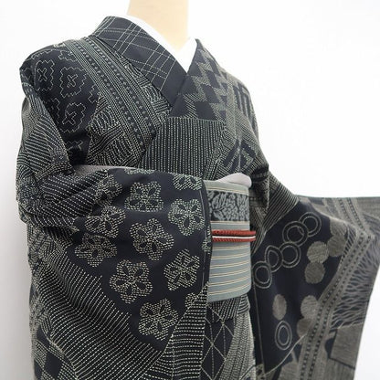 【新品・お召】刺し子 着物 正絹 仕付け糸付 tomihisa”一針の美しさをまとうモノトーンの楽しさ”9657