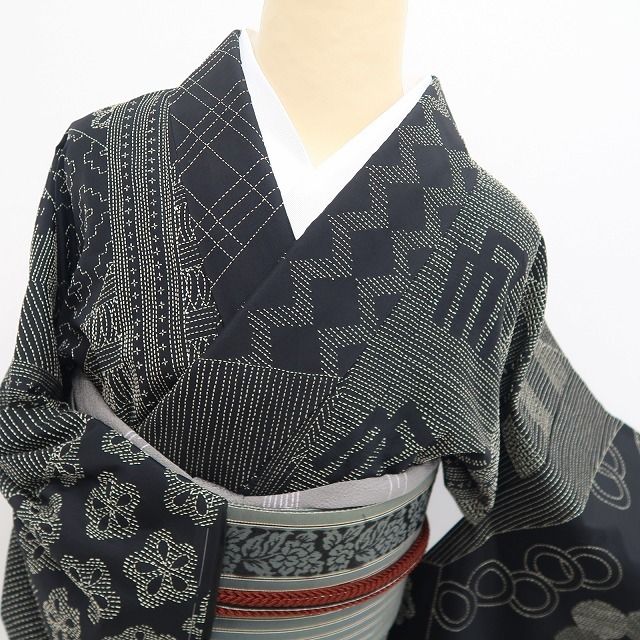 【新品・お召】刺し子 着物 正絹 仕付け糸付 tomihisa”一針の美しさをまとうモノトーンの楽しさ”9657