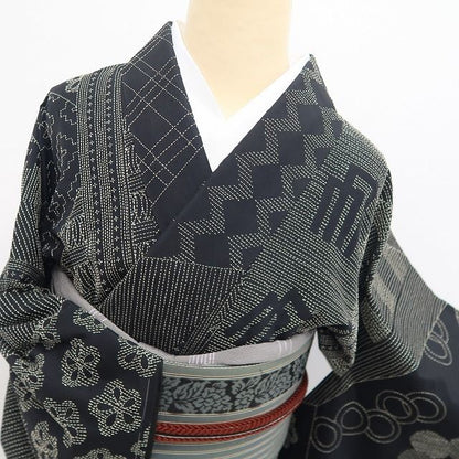 【新品・お召】刺し子 着物 正絹 仕付け糸付 tomihisa”一針の美しさをまとうモノトーンの楽しさ”9657