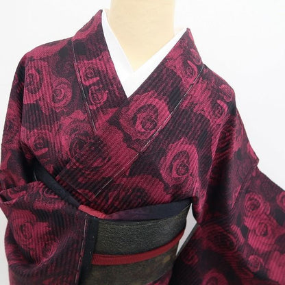 【新品・小紋】斉藤上太郎 落款 薔薇 着物 正絹 仕付け糸付 tomihisa”深紅の薔薇を咲かせてモードに洒落る”9658