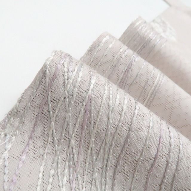 【新品・付下げ】刺繍 桜 着物 正絹 仕付け糸付 tomihisa”袖口に桜を咲かせて所作まで美しく”9662