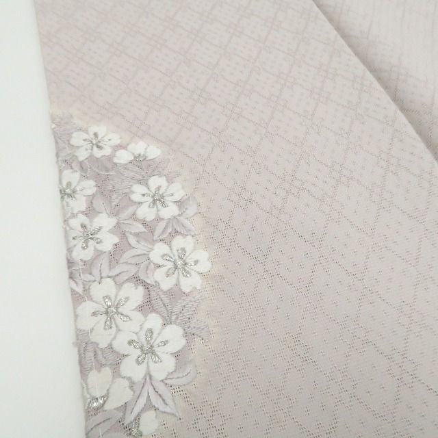 【新品・付下げ】刺繍 桜 着物 正絹 仕付け糸付 tomihisa”袖口に桜を咲かせて所作まで美しく”9662