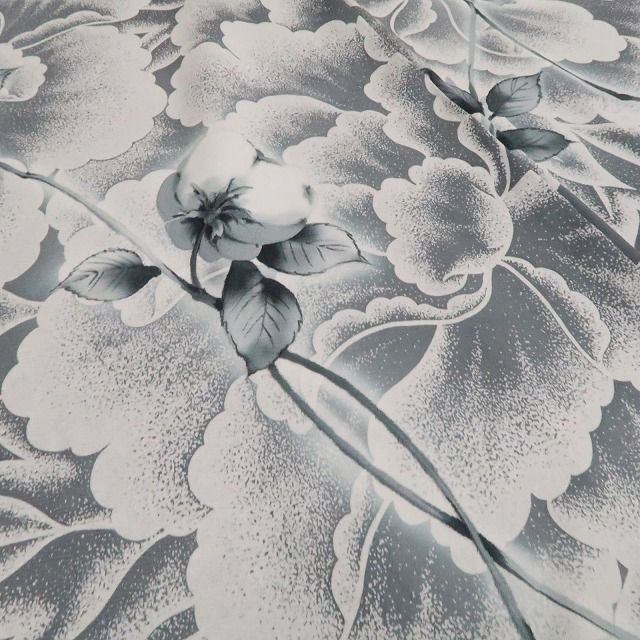 【新品・小紋】斉藤三才 落款 薔薇 着物 正絹 モノトーン 仕付け糸付 トールサイズ tomihisa”モノトーンに咲き誇る薔薇のエレガンス”9664