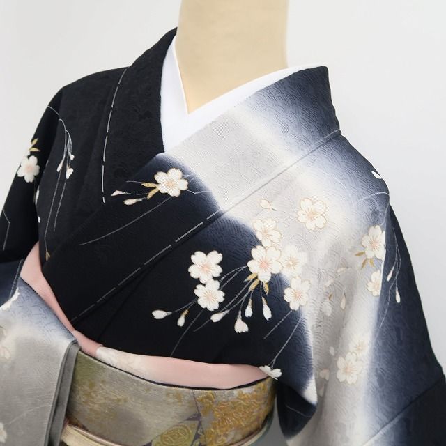 【美品・訪問着】鈴乃屋謹製 桜 モノトーン 落款 作家物 着物 仕付け糸付 希少トールサイズ tomihisa“花ふる夜に夢を描いて”9680