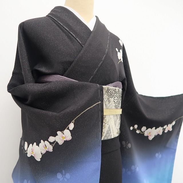 【新品・訪問着】胡蝶蘭 銀通し 着物 正絹 仕付け糸付 tomihisa“染め美しく我が身を照らし輝き満ちて華となる”9685