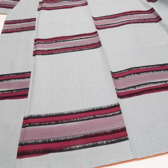【新品・お召】斉藤上太郎 落款 着物 正絹 仕付け糸付 tomihisa”シンプルだから際立つモードな色彩美”9694