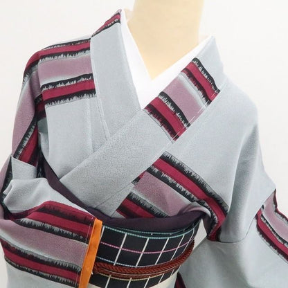 【新品・お召】斉藤上太郎 落款 着物 正絹 仕付け糸付 tomihisa”シンプルだから際立つモードな色彩美”9694