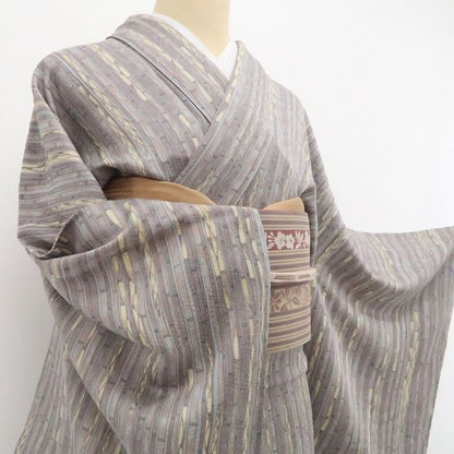 【新品・小紋】二代目久保田一竹 落款 竹縞 着物 正絹 仕付け糸付 tomihisa”鉛色に宿る竹縞の洒落心”9697