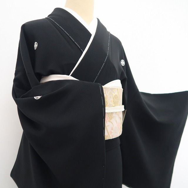 【新品・黒留袖】ますいわ屋謹製 優梛達也 落款 総刺繍 胡蝶蘭 比翼仕立て 着物正絹 仕付け糸付 tomihisa”晴れの日を祝福する胡蝶蘭”9698