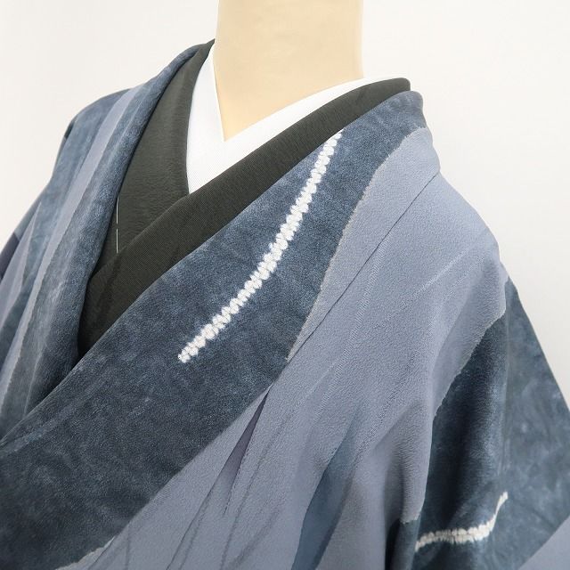 【新品・道中着】モノトーン 着物 正絹 仕付け糸付 ロング丈 tomihisa”モノトーンに大胆な遊びを添えて”9699