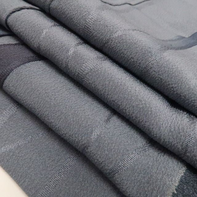【新品・道中着】モノトーン 着物 正絹 仕付け糸付 ロング丈 tomihisa”モノトーンに大胆な遊びを添えて”9699