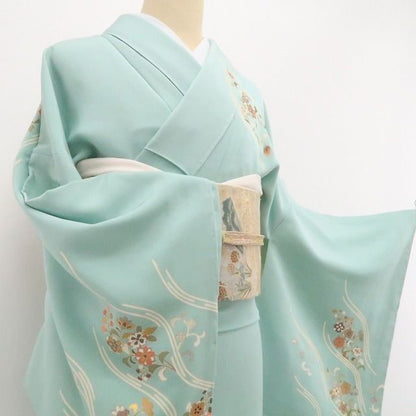 【美品・訪問着】金駒刺繍 着物 正絹 仕付け糸付 tomihisa“花の香りに我が身を染めて季節の風に色付くこころ”9708