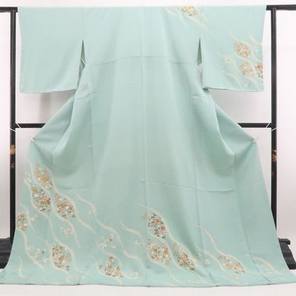 【美品・訪問着】金駒刺繍 着物 正絹 仕付け糸付 tomihisa“花の香りに我が身を染めて季節の風に色付くこころ”9708