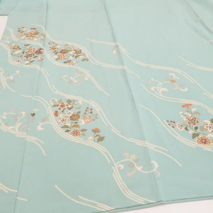 【美品・訪問着】金駒刺繍 着物 正絹 仕付け糸付 tomihisa“花の香りに我が身を染めて季節の風に色付くこころ”9708