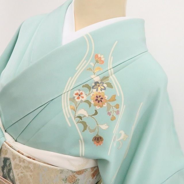 【美品・訪問着】金駒刺繍 着物 正絹 仕付け糸付 tomihisa“花の香りに我が身を染めて季節の風に色付くこころ”9708