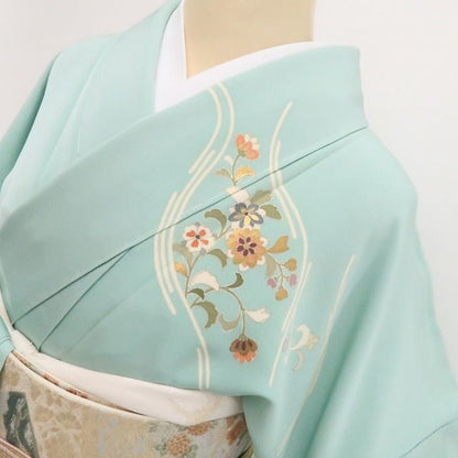 【美品・訪問着】金駒刺繍 着物 正絹 仕付け糸付 tomihisa“花の香りに我が身を染めて季節の風に色付くこころ”9708