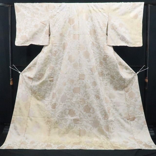 【新品・付下げ】唐花 着物 正絹 仕付け糸付 tomihisa”光を受けて煌めく唐花の微笑み”9715