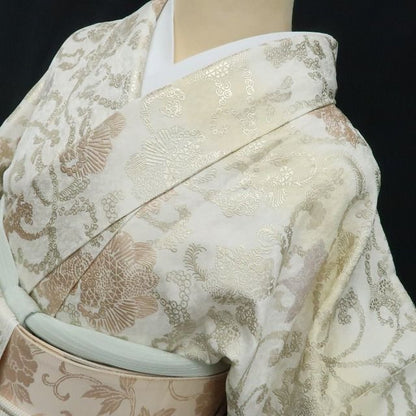【新品・付下げ】唐花 着物 正絹 仕付け糸付 tomihisa”光を受けて煌めく唐花の微笑み”9715