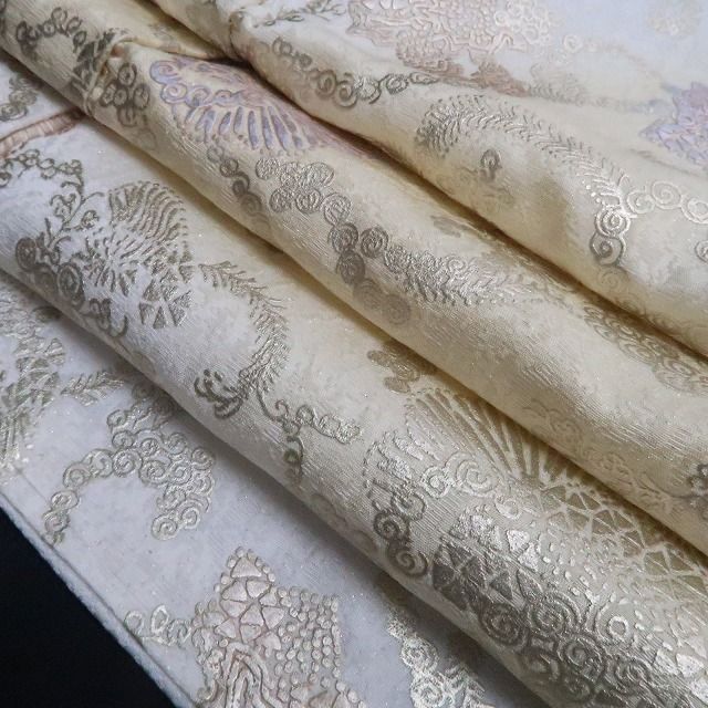 【新品・付下げ】唐花 着物 正絹 仕付け糸付 tomihisa”光を受けて煌めく唐花の微笑み”9715