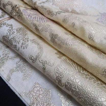 【新品・付下げ】唐花 着物 正絹 仕付け糸付 tomihisa”光を受けて煌めく唐花の微笑み”9715