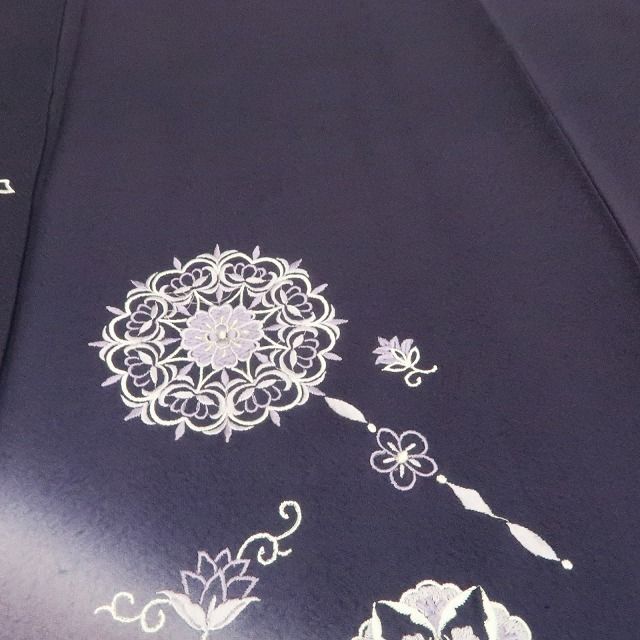 【新品・訪問着】山口美術織物謹製 落款 総刺繍 着物 正絹 仕付け糸付 tomihisa”深紫に煌めく洗練の華文”9722