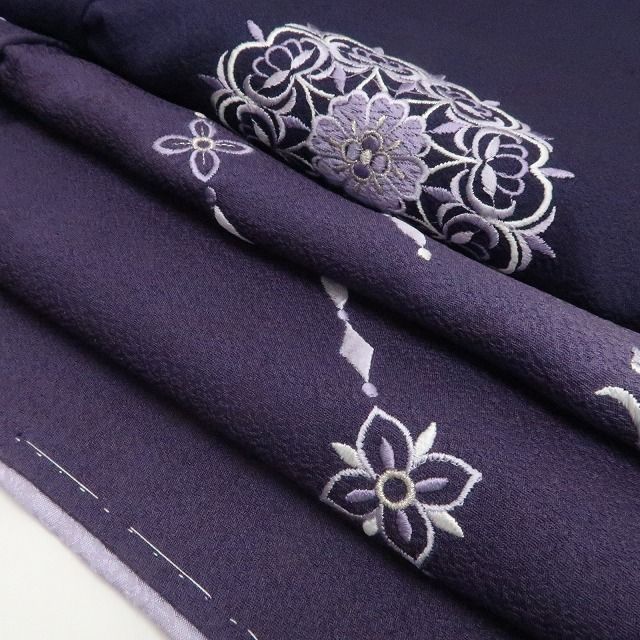 【新品・訪問着】山口美術織物謹製 落款 総刺繍 着物 正絹 仕付け糸付 tomihisa”深紫に煌めく洗練の華文”9722