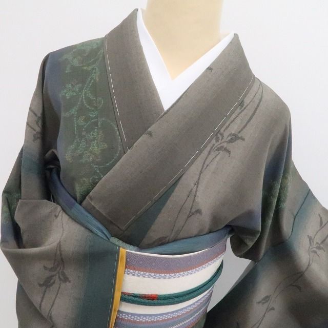 【新品・結城紬】奥順謹製 はたおり娘 やまと扱い 着物 正絹 仕付け糸付 tomihisa”アースカラーで魅せる大人の洒落心”9724