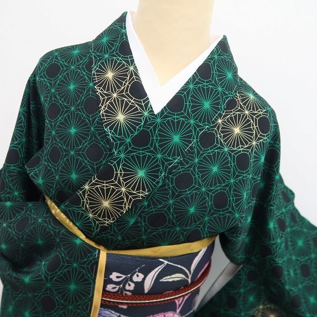 【新品・小紋】着物 正絹 仕付け糸付 トールサイズ tomihisa”視線を惹きつけるモードな佇まい”9726