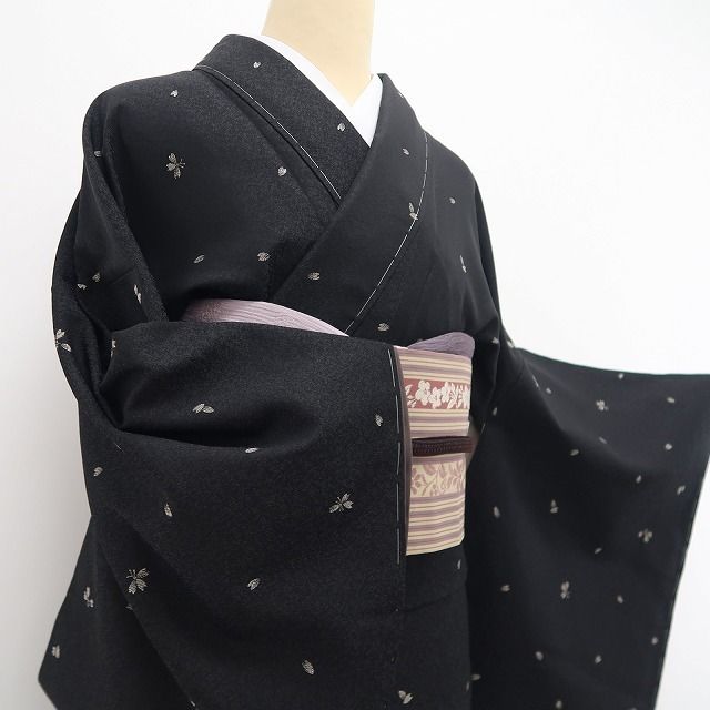 【新品・お召】桜 モノトーン 着物 正絹 仕付け糸付 tomihisa”モノトーンで楽しむ桜の儚さ”9727