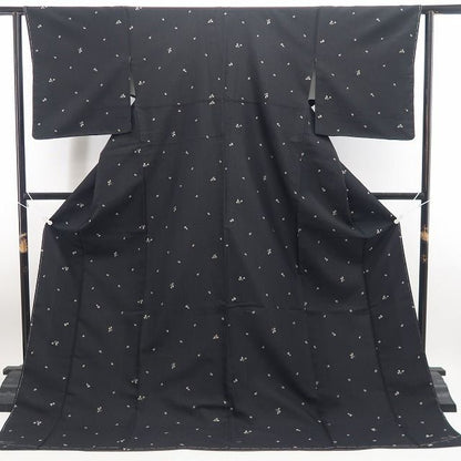 【新品・お召】桜 モノトーン 着物 正絹 仕付け糸付 tomihisa”モノトーンで楽しむ桜の儚さ”9727