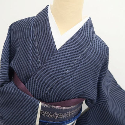 【新品・お召】やまと誂製 着物 仕付け糸付 tomihisa”シンプルに映える流線の美しさ”9751