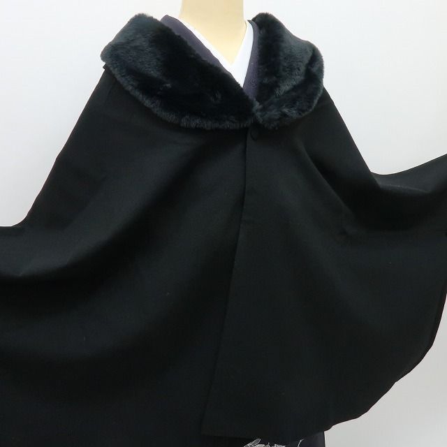 六花-RIKKA- 新品 ポンチョ ファー付き 使えるブラック 和装コート 着物 A1000