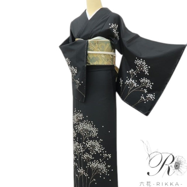 六花-RIKKA- 美品未着用 正絹 刺繍 ワイドサイズ 女郎花のふりをして季節を歩く桜と菊！ 紬訪問着 着物 A5960
