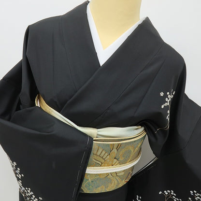 六花-RIKKA- 美品未着用 正絹 刺繍 ワイドサイズ 女郎花のふりをして季節を歩く桜と菊！ 紬訪問着 着物 A5960