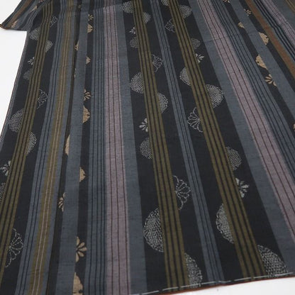 六花-RIKKA- 新品 正絹 証紙付 トールサイズ 仕付け糸付 都会派ストライプに潜む、はにかみ古典☆ 本場真綿結城紬 着物 A5988