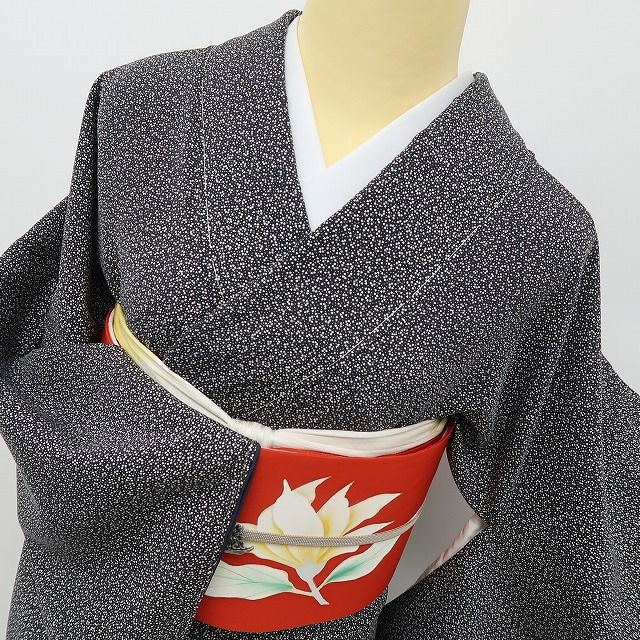 六花-RIKKA- 美品 正絹 桜 クールで、大人っぽくて、でも実は胸キュンなハート桜♪ 小紋 着物 A6033