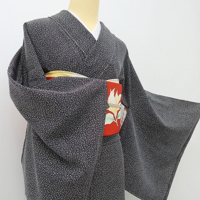 六花-RIKKA- 美品 正絹 桜 クールで、大人っぽくて、でも実は胸キュンなハート桜♪ 小紋 着物 A6033