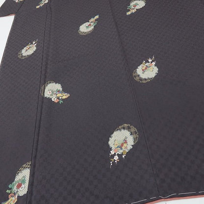 六花-RIKKA- 新品 正絹 歌舞伎役者 五代目 坂東八十助 雪輪に舞う蝶、ぽっくり下駄。褒められ主役小紋♪ トールサイズ 小紋 着物 A6046