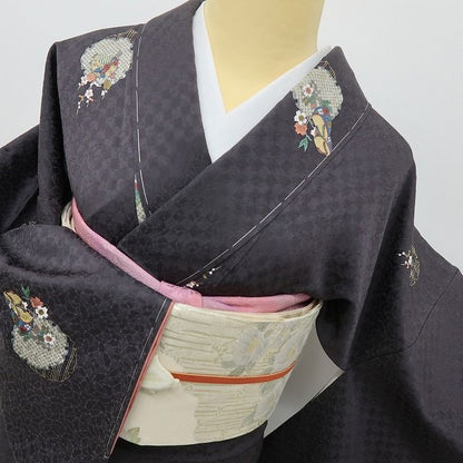 六花-RIKKA- 新品 正絹 歌舞伎役者 五代目 坂東八十助 雪輪に舞う蝶、ぽっくり下駄。褒められ主役小紋♪ トールサイズ 小紋 着物 A6046