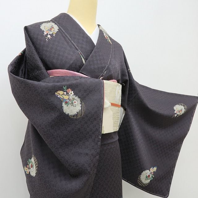 六花-RIKKA- 新品 正絹 歌舞伎役者 五代目 坂東八十助 雪輪に舞う蝶、ぽっくり下駄。褒められ主役小紋♪ トールサイズ 小紋 着物 A6046