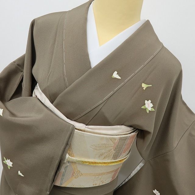 六花-RIKKA- 新品 正絹 作家物落款 トールサイズ 桜、イチョウ、楓。ひらり、秋の彩り♪ 仕付け糸付 訪問着 着物 A6096