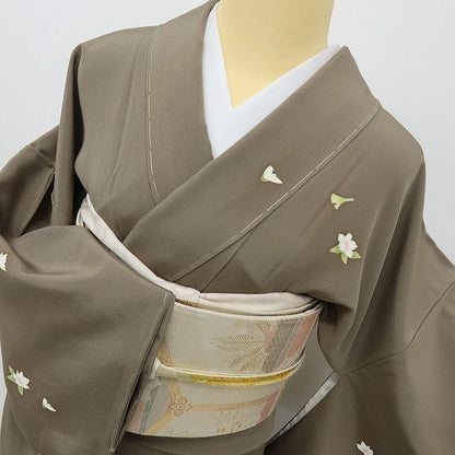 六花-RIKKA- 新品 正絹 作家物落款 トールサイズ 桜、イチョウ、楓。ひらり、秋の彩り♪ 仕付け糸付 訪問着 着物 A6096
