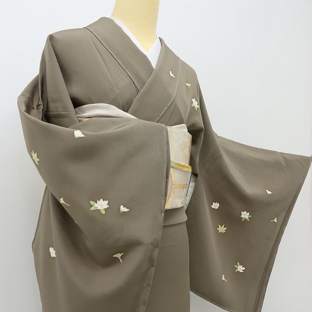 六花-RIKKA- 新品 正絹 作家物落款 トールサイズ 桜、イチョウ、楓。ひらり、秋の彩り♪ 仕付け糸付 訪問着 着物 A6096