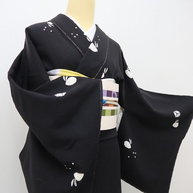 六花-RIKKA- 新品 正絹 ゆきうさぎ トールサイズ クールなブラックに、ふわりと恋する雪うさぎ♪ 仕付け糸付 小紋 着物 A6114